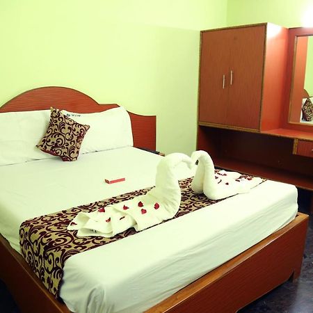 Hotel Vijay Pollāchi エクステリア 写真