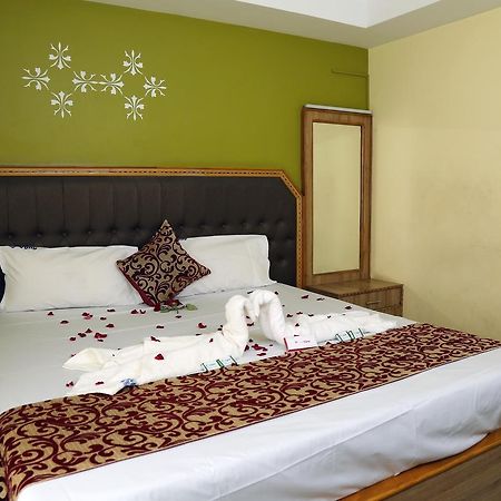 Hotel Vijay Pollāchi エクステリア 写真