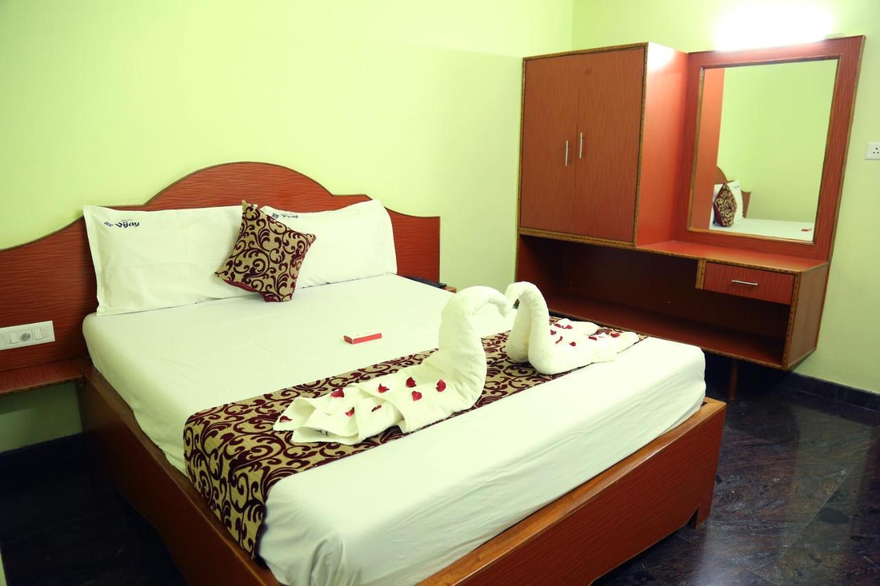 Hotel Vijay Pollāchi エクステリア 写真