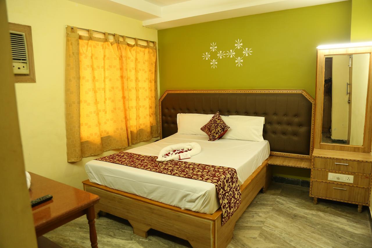 Hotel Vijay Pollāchi エクステリア 写真