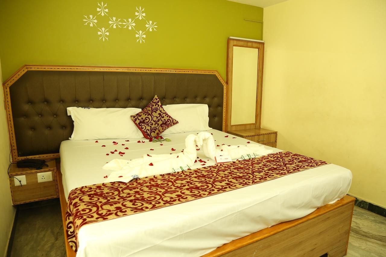 Hotel Vijay Pollāchi エクステリア 写真
