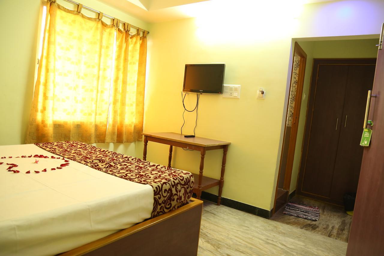 Hotel Vijay Pollāchi エクステリア 写真