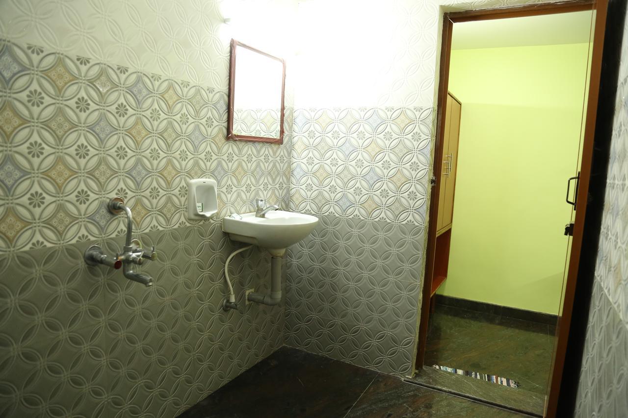 Hotel Vijay Pollāchi エクステリア 写真