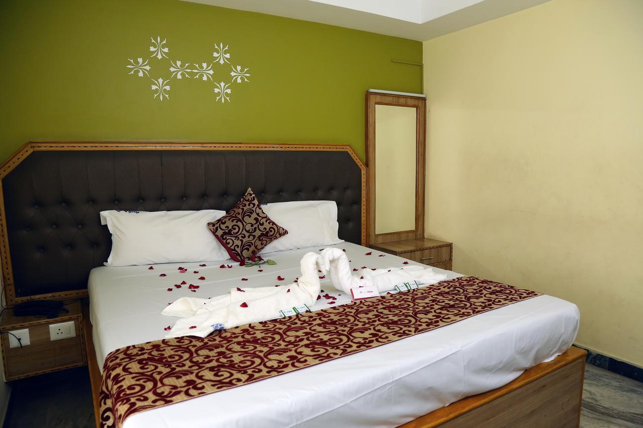 Hotel Vijay Pollāchi エクステリア 写真